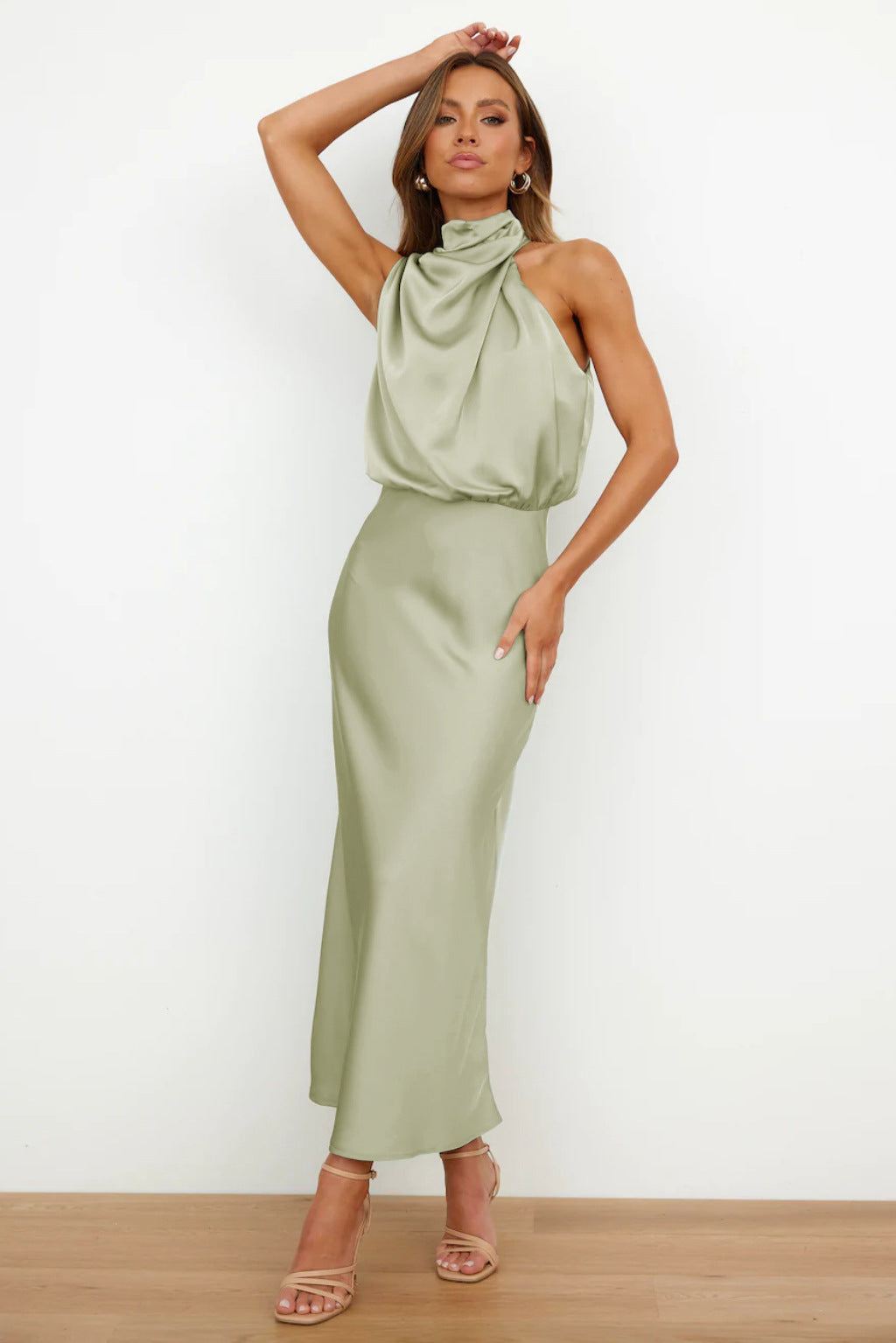 Valéria™ | Robe longue en satin avec décolleté dos nu
