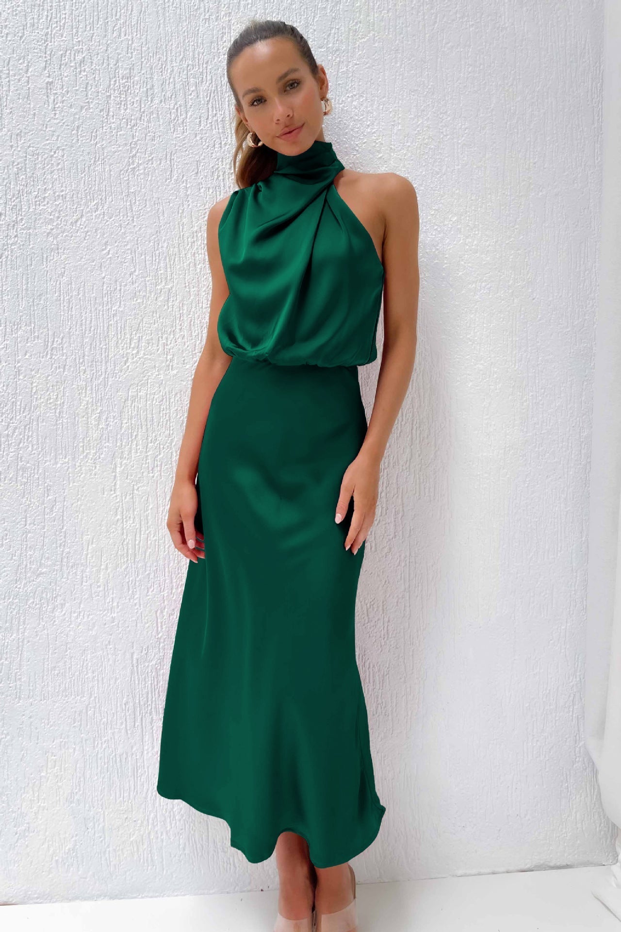 Valéria™ | Robe longue en satin avec décolleté dos nu