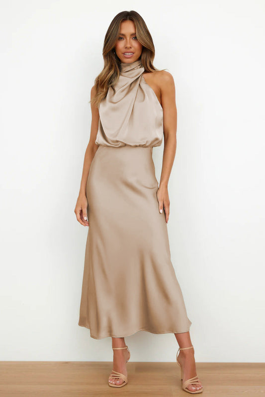Valéria™ | Robe longue en satin avec décolleté dos nu